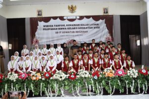 Kenaikan Kelas dan Pelepasan Siswa Kelas 6 SD IT Uswatun Hasanah